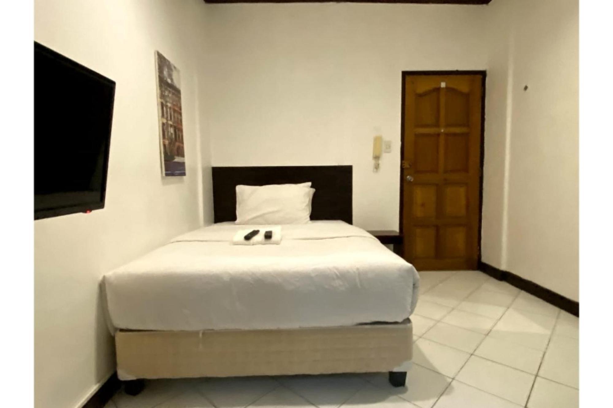 Oyo 857 Makati Avenue Hotel 2*