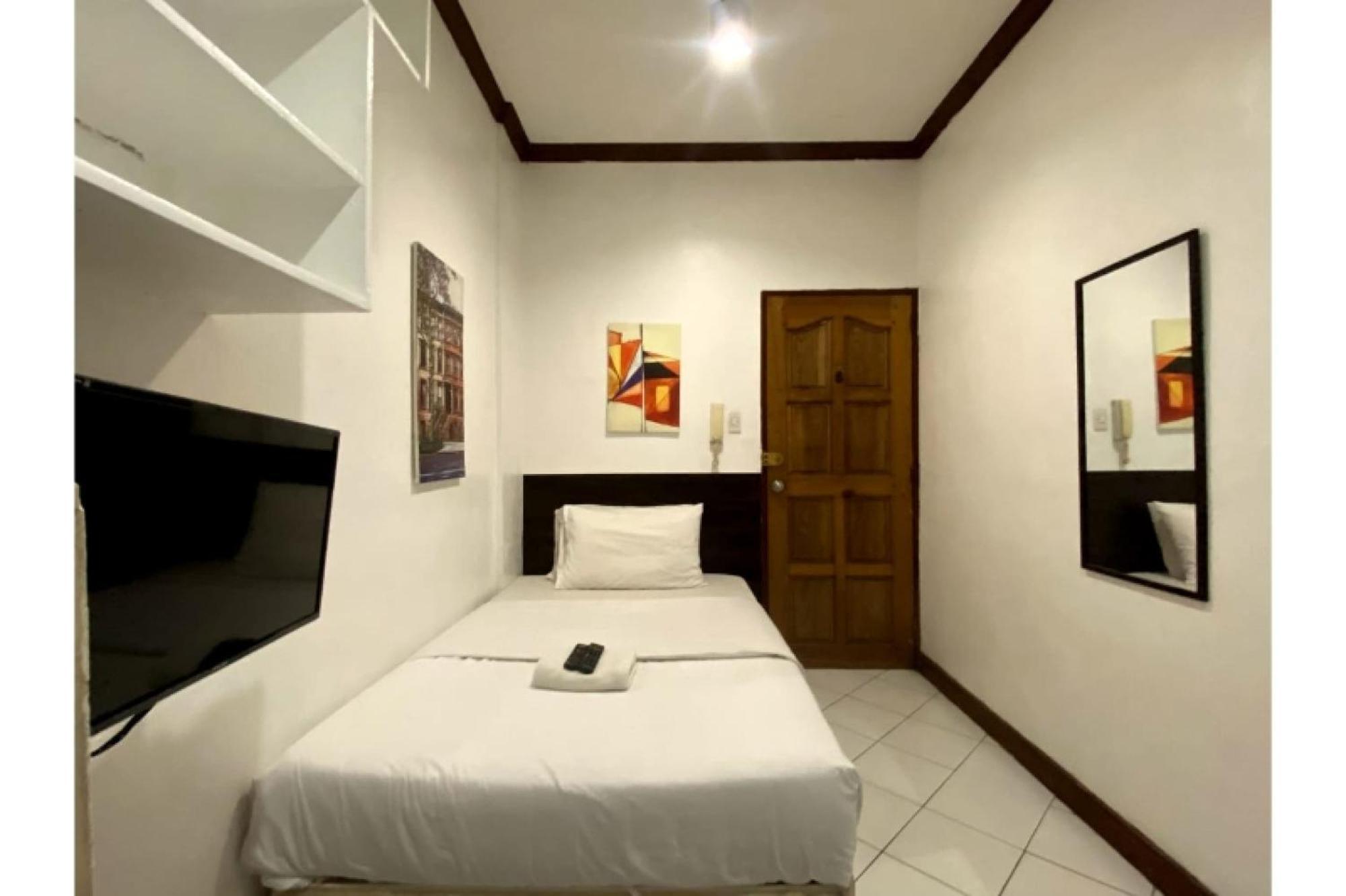Hotel Oyo 857 Makati Avenue 2*